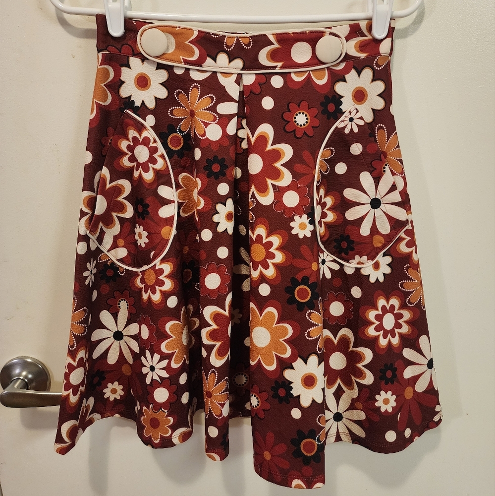 Smak Parlour/Unique Vintage Red Floral Skirt SMALL